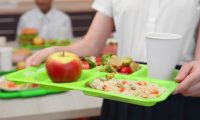 Guvernul propune astăzi eliminarea meselor calde pentru elevi în ianuarie şi februarie